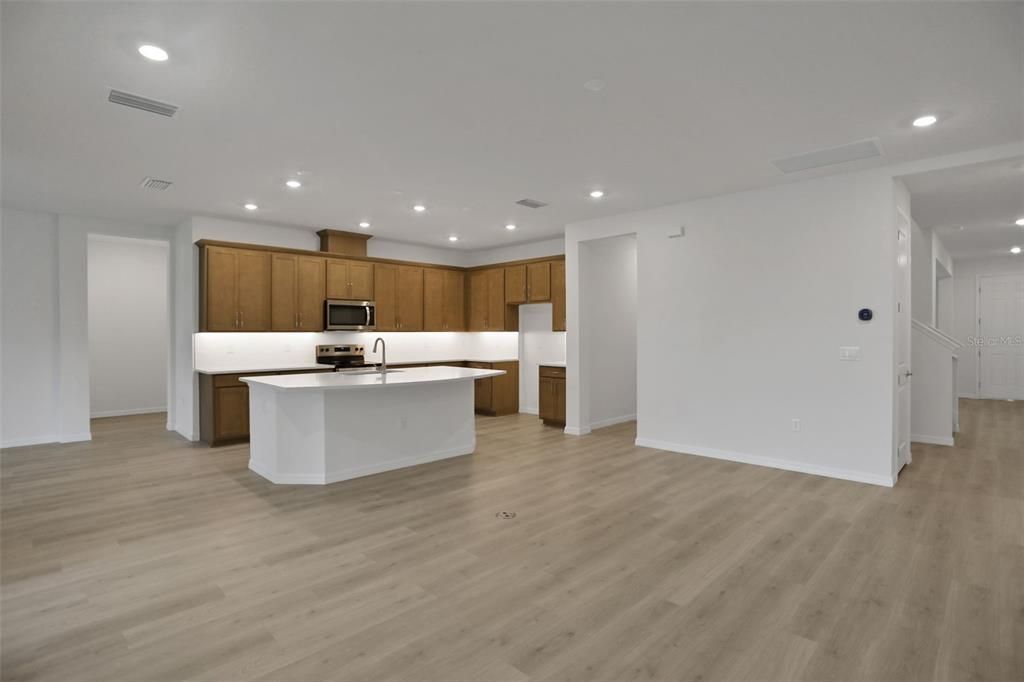 En Venta: $619,900 (6 camas, 3 baños, 3550 Pies cuadrados)