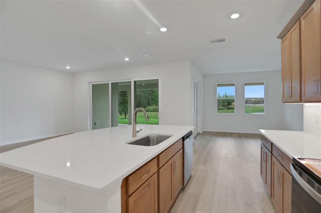 En Venta: $619,900 (6 camas, 3 baños, 3550 Pies cuadrados)