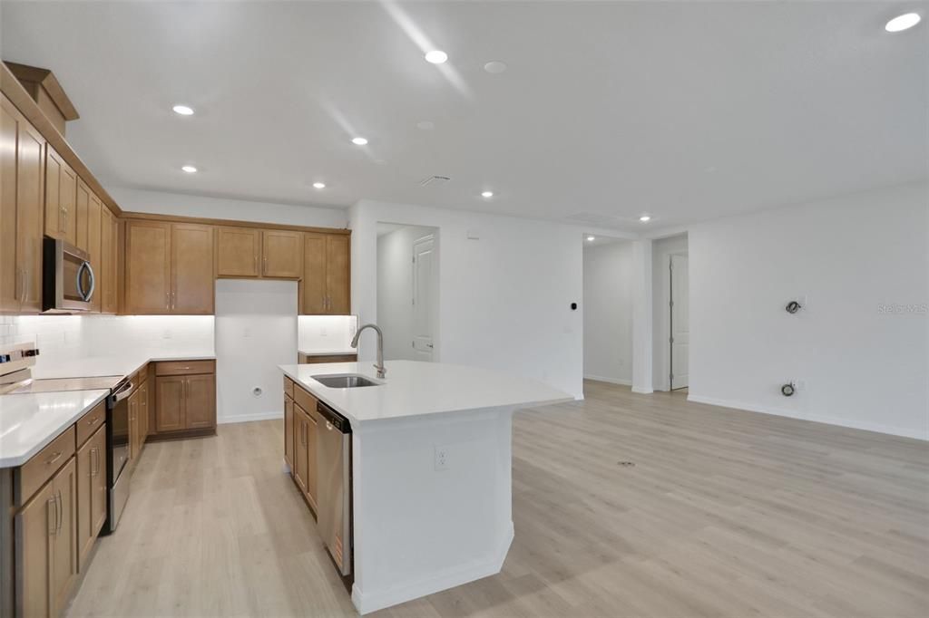 En Venta: $619,900 (6 camas, 3 baños, 3550 Pies cuadrados)