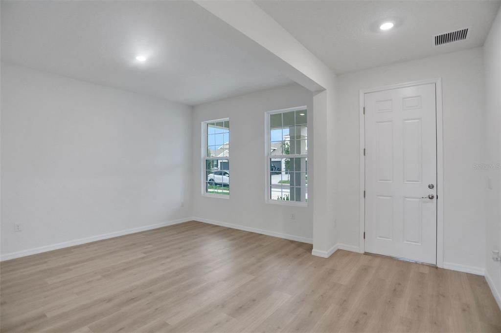 En Venta: $619,900 (6 camas, 3 baños, 3550 Pies cuadrados)