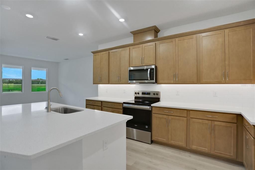 En Venta: $619,900 (6 camas, 3 baños, 3550 Pies cuadrados)