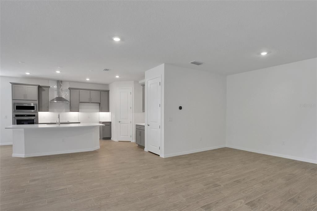 待售: $599,990 (4 贝兹, 3 浴室, 2687 平方英尺)