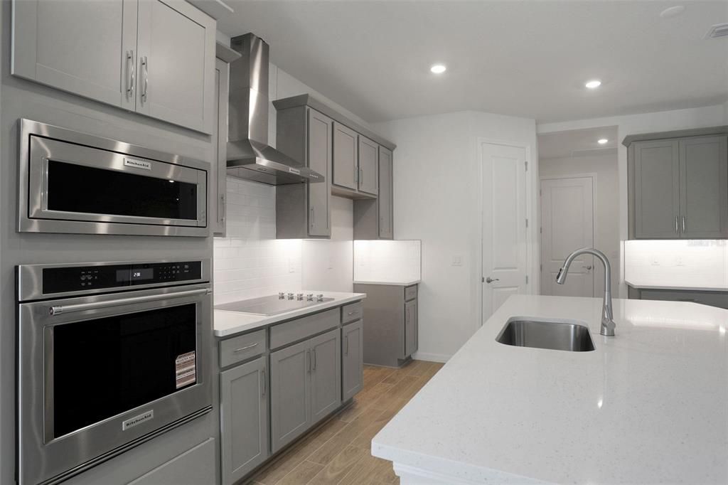 待售: $599,990 (4 贝兹, 3 浴室, 2687 平方英尺)