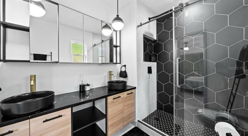 For Rent: $4,500 (3 beds, 2 baths, 1626 Square Feet)