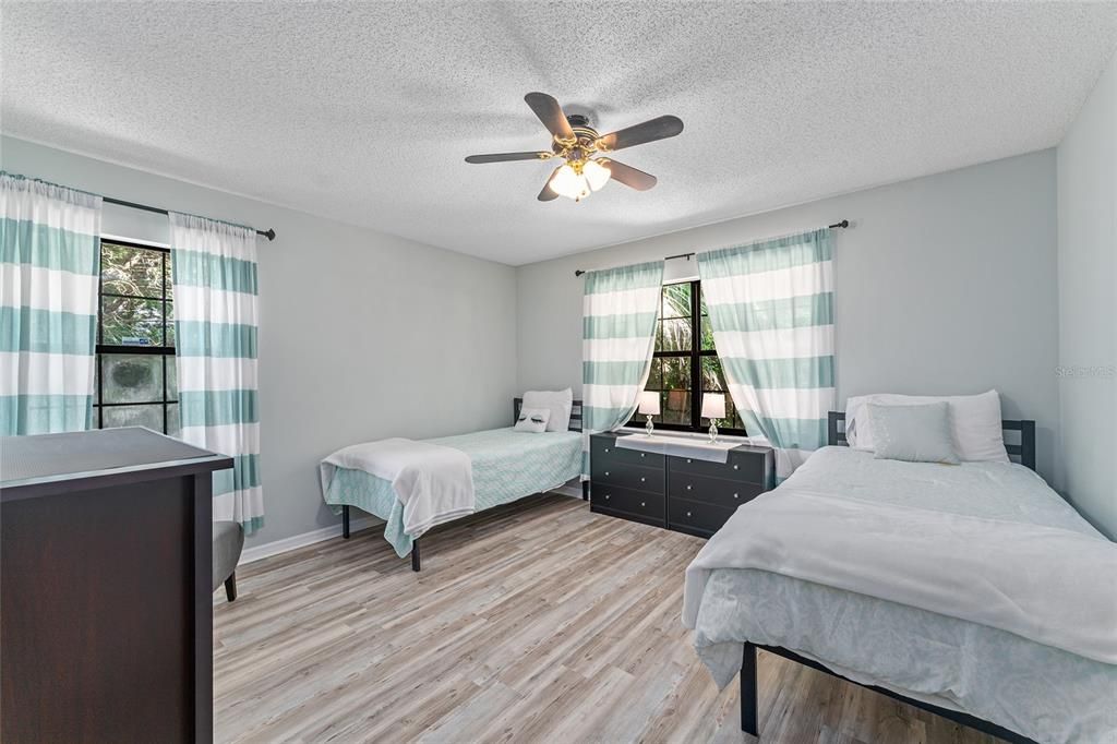 В аренду: $3,950 (3 спален, 2 ванн, 1994 Квадратных фут)