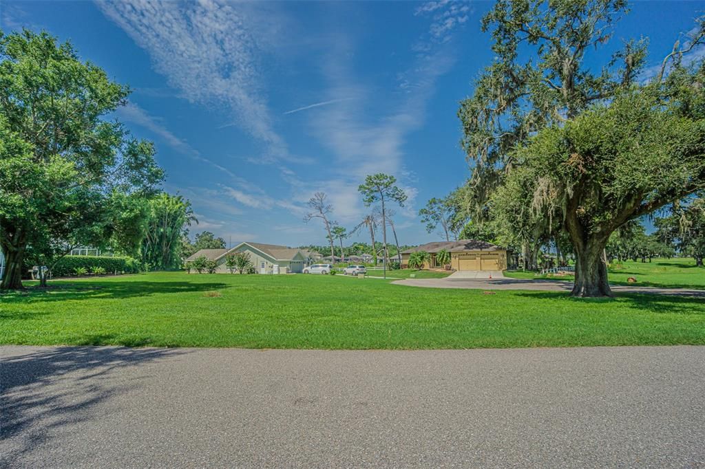 На продажу: $74,900 (0.23 acres)