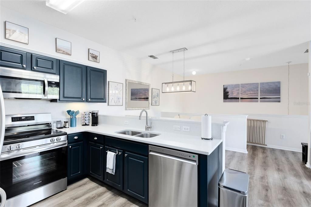 Active With Contract: $265,000 (2 beds, 2 baths, 1015 Square Feet)