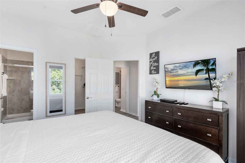 Active With Contract: $265,000 (2 beds, 2 baths, 1015 Square Feet)