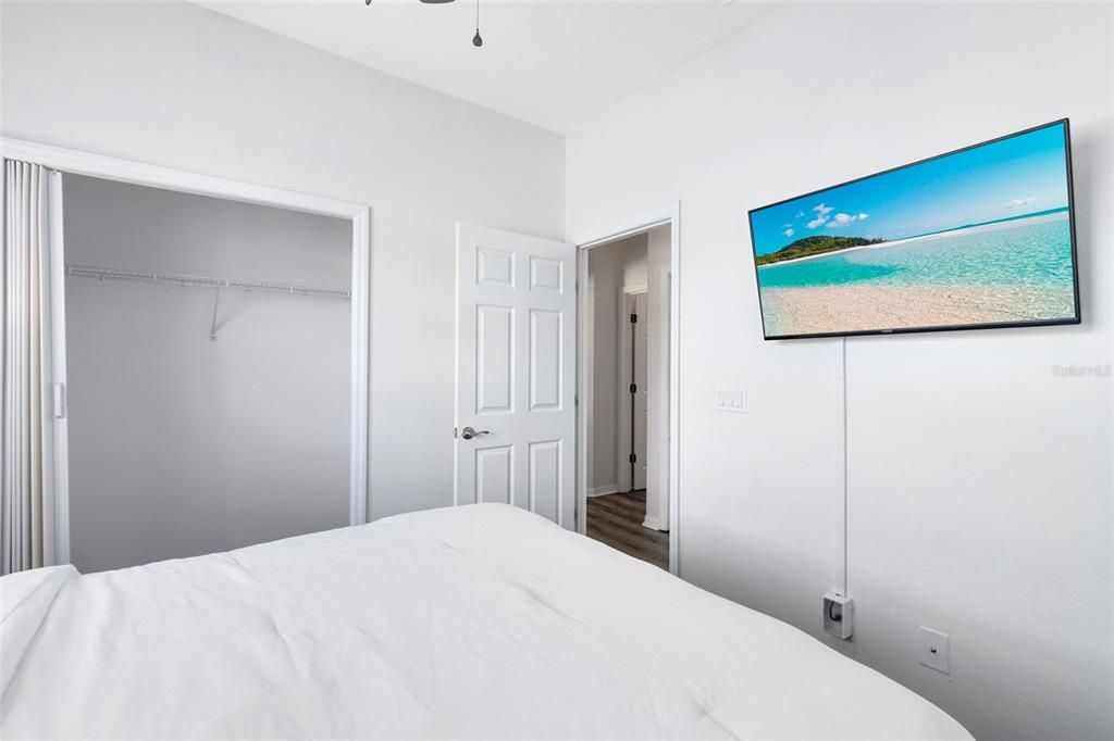 Active With Contract: $265,000 (2 beds, 2 baths, 1015 Square Feet)