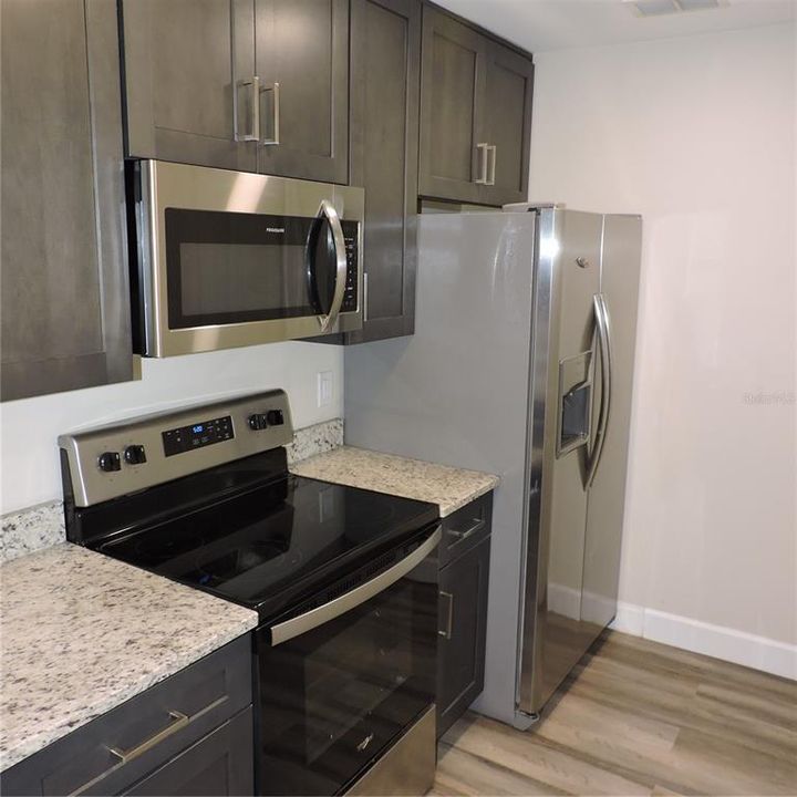 待售: $142,500 (2 贝兹, 2 浴室, 912 平方英尺)