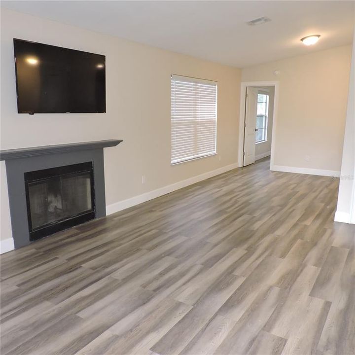 待售: $142,500 (2 贝兹, 2 浴室, 912 平方英尺)