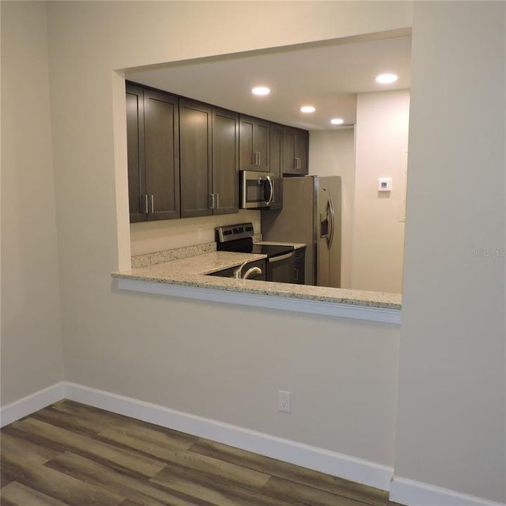 待售: $142,500 (2 贝兹, 2 浴室, 912 平方英尺)