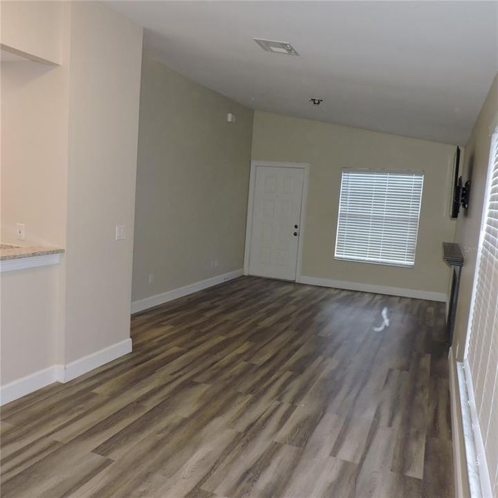 待售: $142,500 (2 贝兹, 2 浴室, 912 平方英尺)