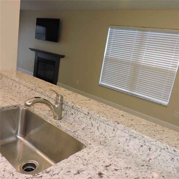 待售: $142,500 (2 贝兹, 2 浴室, 912 平方英尺)