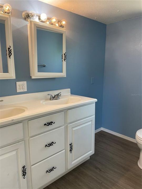 En Venta: $147,000 (2 camas, 2 baños, 924 Pies cuadrados)