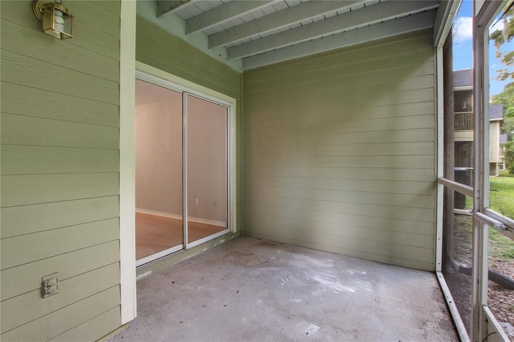 合同活跃: $175,000 (2 贝兹, 2 浴室, 1097 平方英尺)