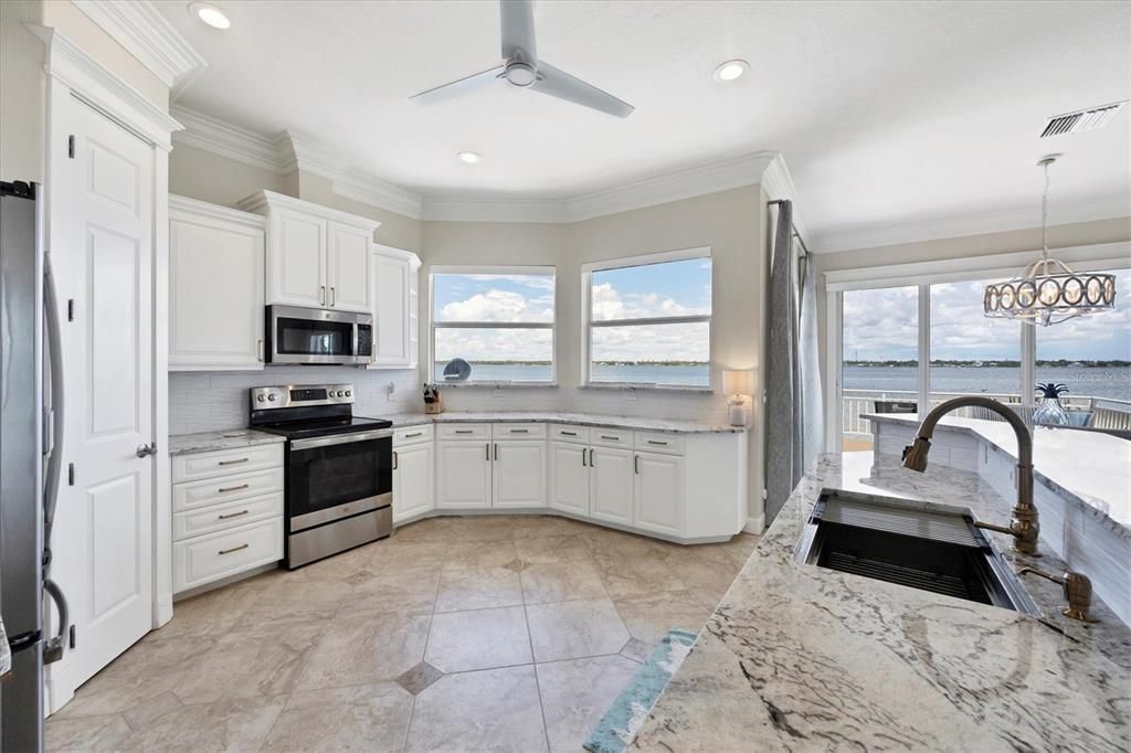 待售: $1,899,999 (3 贝兹, 2 浴室, 2504 平方英尺)