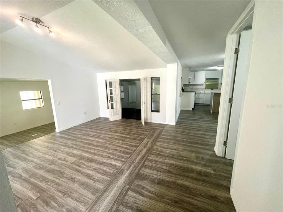 For Sale: $159,000 (2 beds, 1 baths, 1224 Square Feet)