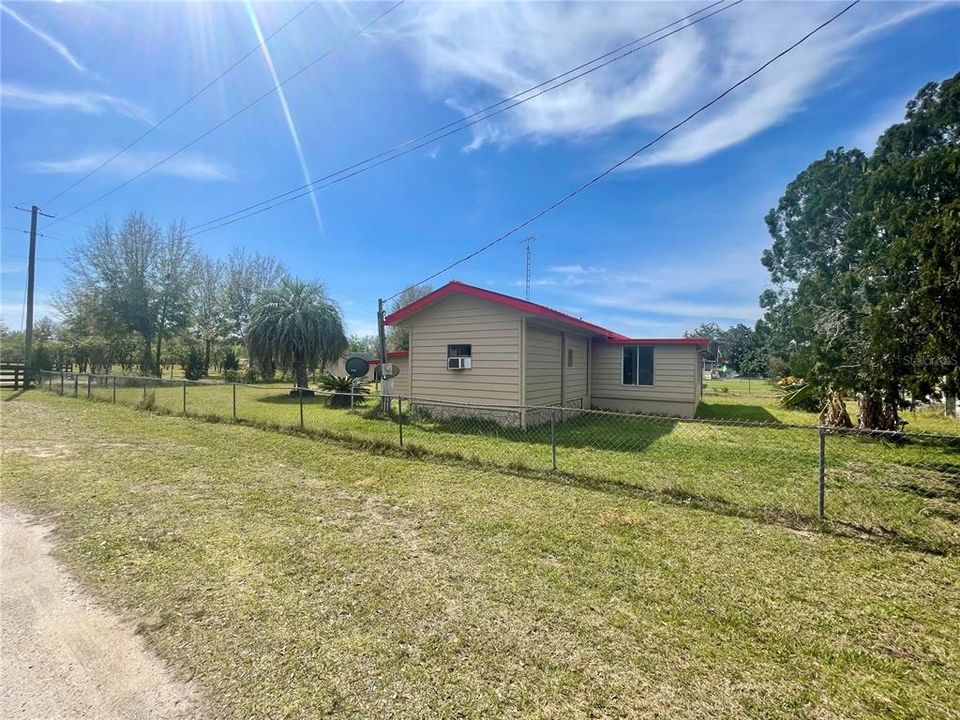 For Sale: $159,000 (2 beds, 1 baths, 1224 Square Feet)