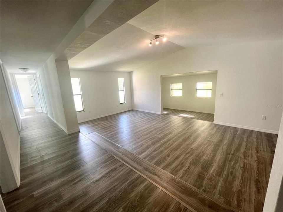 For Sale: $159,000 (2 beds, 1 baths, 1224 Square Feet)