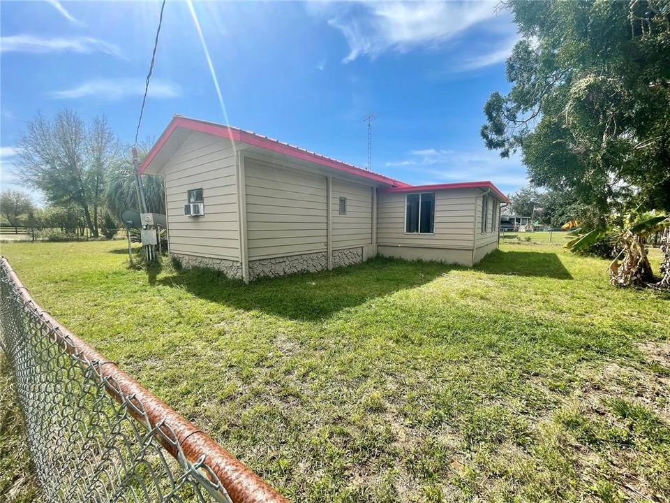 For Sale: $159,000 (2 beds, 1 baths, 1224 Square Feet)