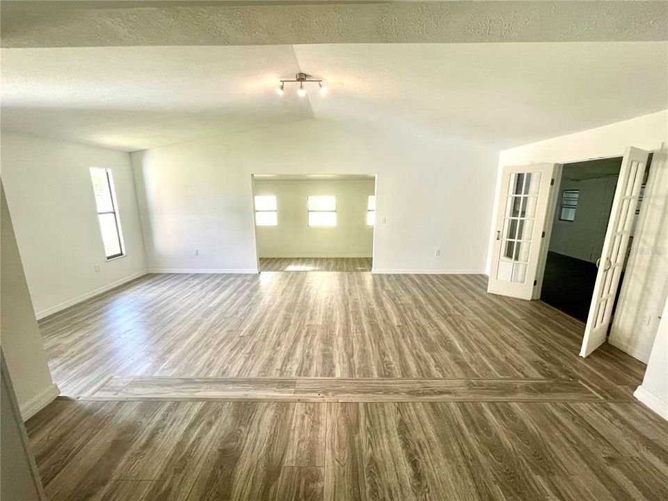 For Sale: $159,000 (2 beds, 1 baths, 1224 Square Feet)