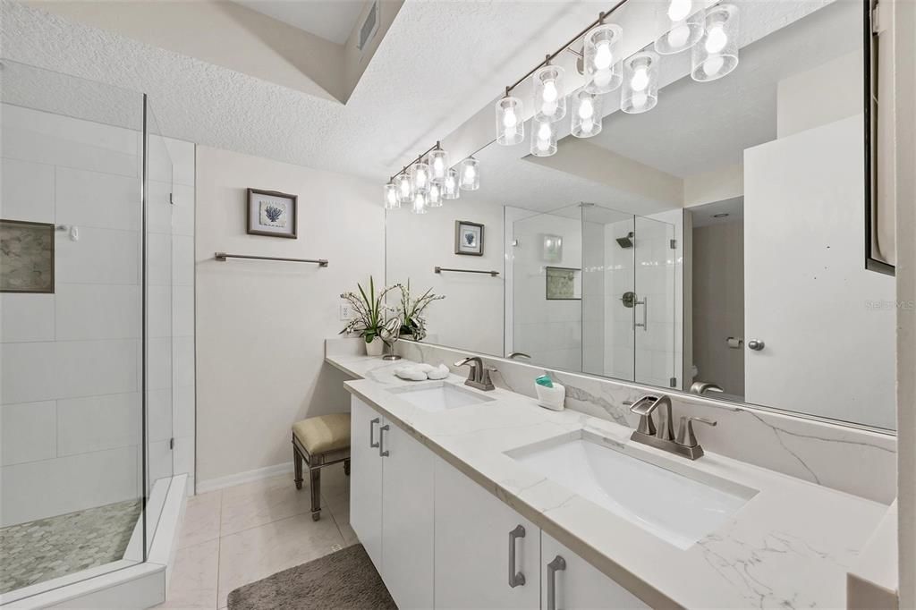 En Venta: $724,900 (3 camas, 2 baños, 1421 Pies cuadrados)