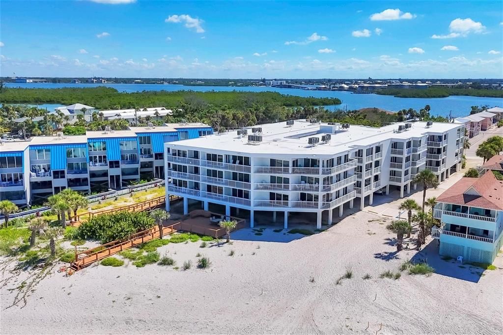 En Venta: $724,900 (3 camas, 2 baños, 1421 Pies cuadrados)