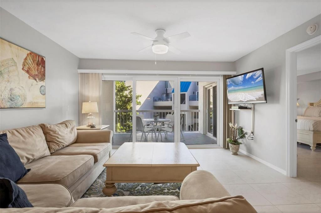 En Venta: $724,900 (3 camas, 2 baños, 1421 Pies cuadrados)