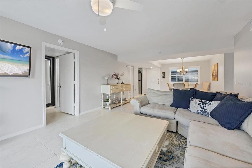 En Venta: $724,900 (3 camas, 2 baños, 1421 Pies cuadrados)