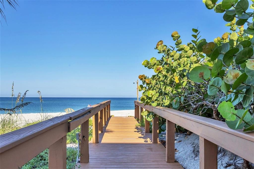 En Venta: $724,900 (3 camas, 2 baños, 1421 Pies cuadrados)