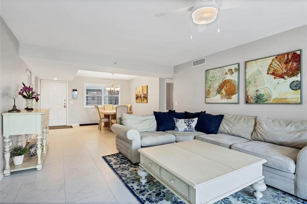 En Venta: $724,900 (3 camas, 2 baños, 1421 Pies cuadrados)