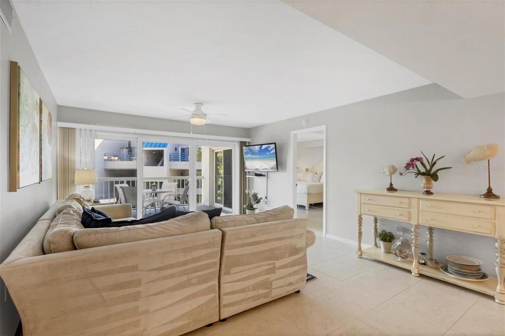 En Venta: $724,900 (3 camas, 2 baños, 1421 Pies cuadrados)