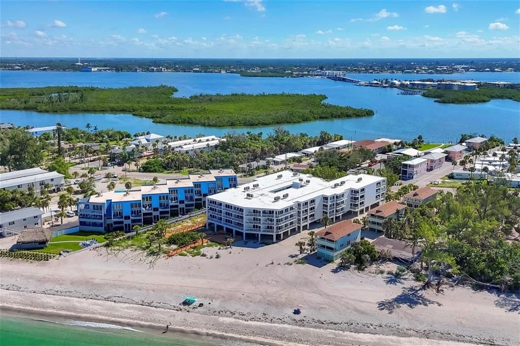 En Venta: $724,900 (3 camas, 2 baños, 1421 Pies cuadrados)