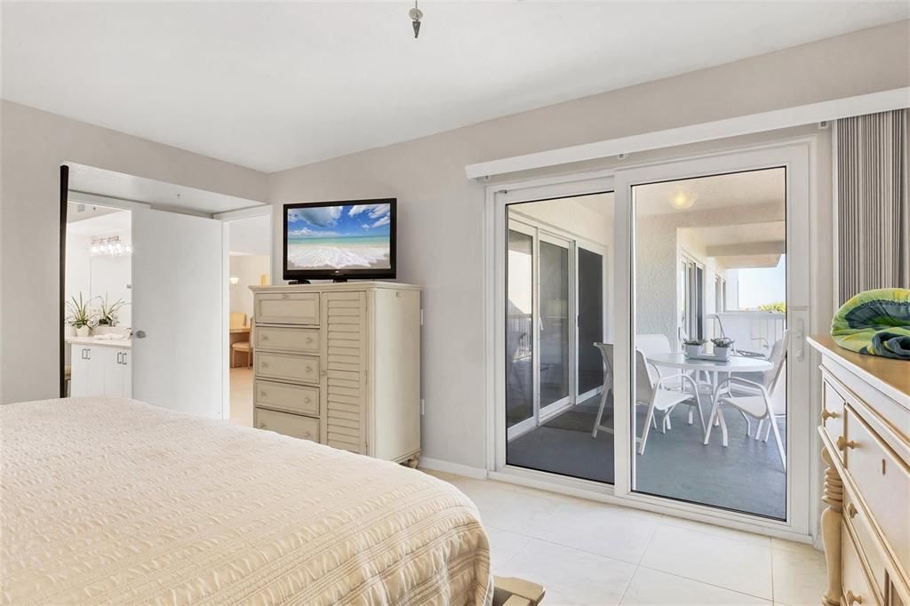 En Venta: $724,900 (3 camas, 2 baños, 1421 Pies cuadrados)