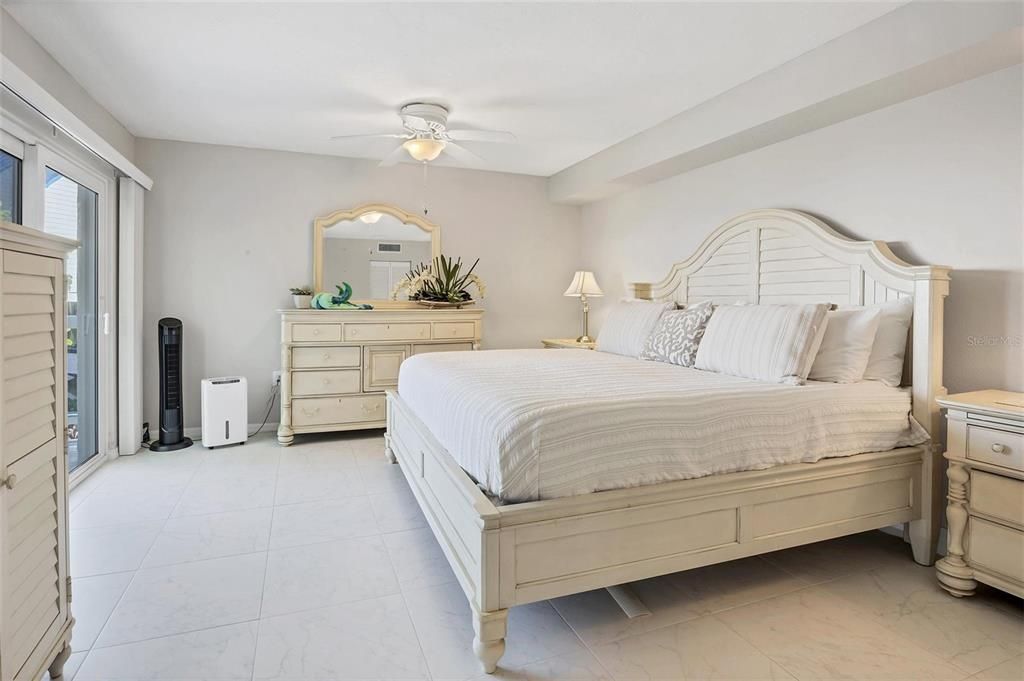 En Venta: $724,900 (3 camas, 2 baños, 1421 Pies cuadrados)