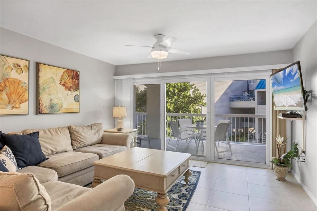 En Venta: $724,900 (3 camas, 2 baños, 1421 Pies cuadrados)