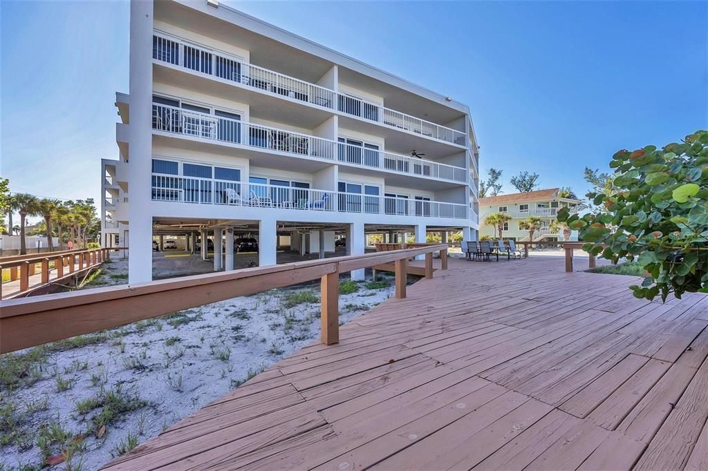 En Venta: $724,900 (3 camas, 2 baños, 1421 Pies cuadrados)