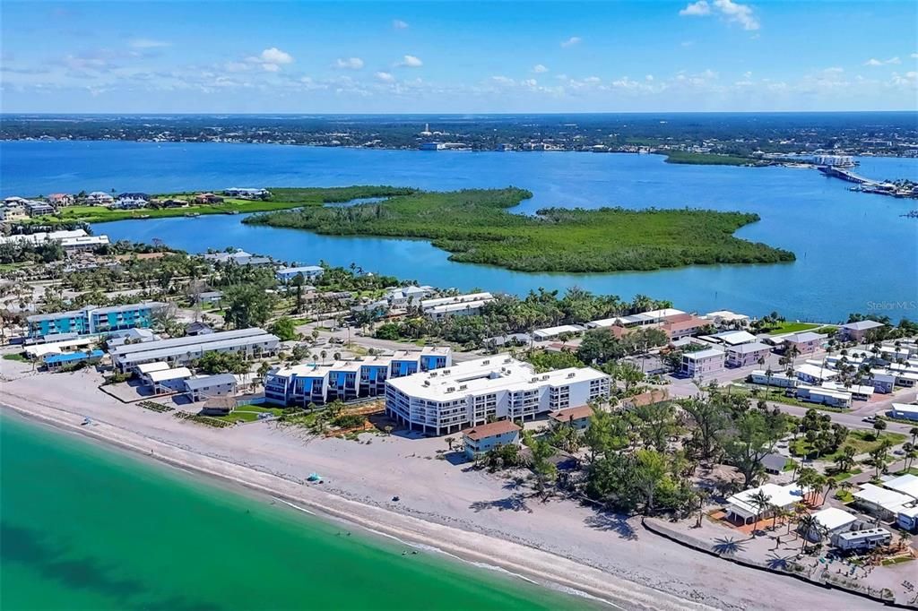 En Venta: $724,900 (3 camas, 2 baños, 1421 Pies cuadrados)