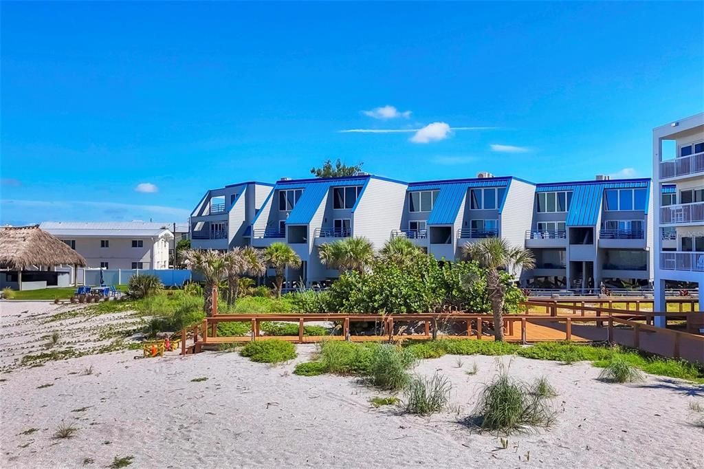 En Venta: $724,900 (3 camas, 2 baños, 1421 Pies cuadrados)