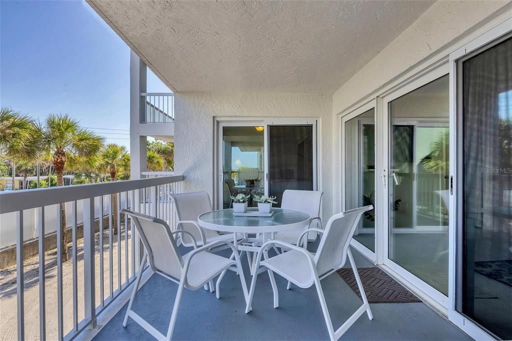 En Venta: $724,900 (3 camas, 2 baños, 1421 Pies cuadrados)