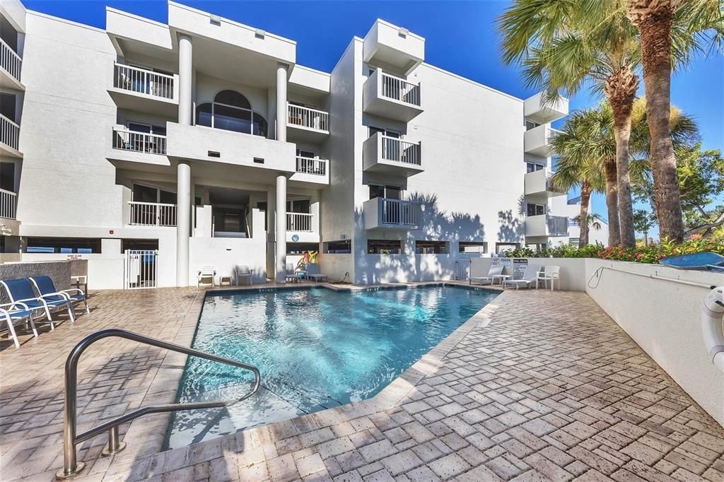 En Venta: $724,900 (3 camas, 2 baños, 1421 Pies cuadrados)