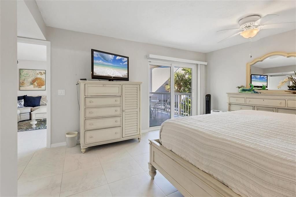 En Venta: $724,900 (3 camas, 2 baños, 1421 Pies cuadrados)