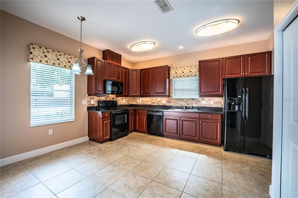 For Sale: $230,000 (3 beds, 2 baths, 1733 Square Feet)