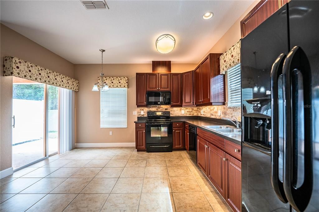 For Sale: $230,000 (3 beds, 2 baths, 1733 Square Feet)