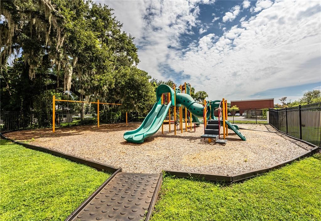 For Sale: $230,000 (3 beds, 2 baths, 1733 Square Feet)