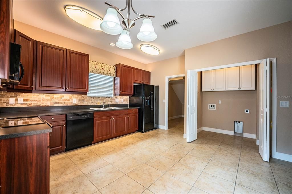 For Sale: $230,000 (3 beds, 2 baths, 1733 Square Feet)