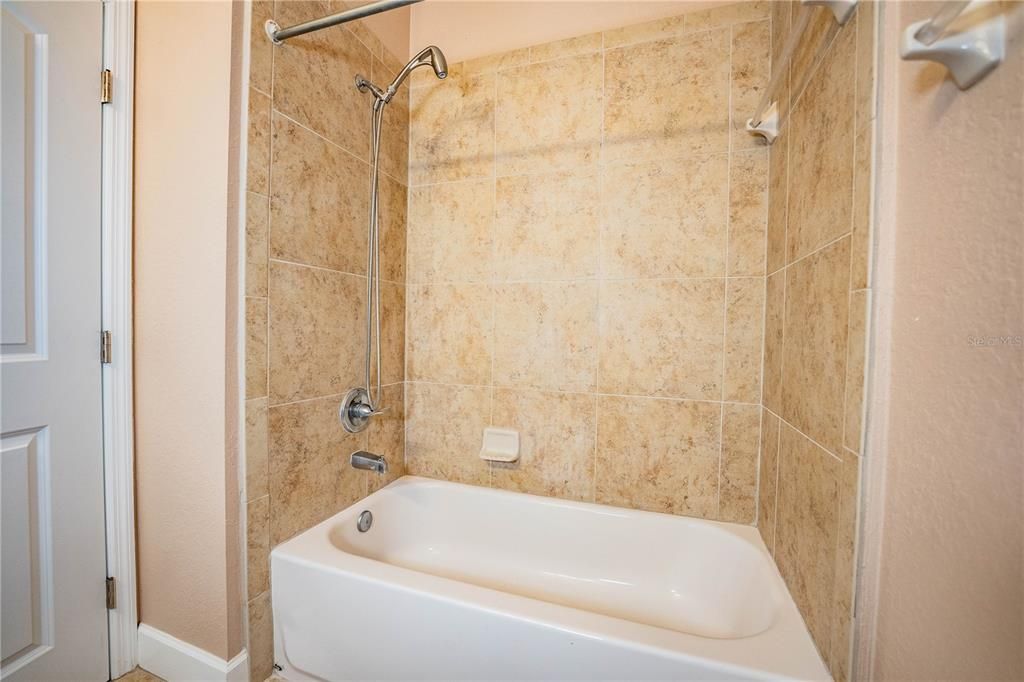 For Sale: $230,000 (3 beds, 2 baths, 1733 Square Feet)