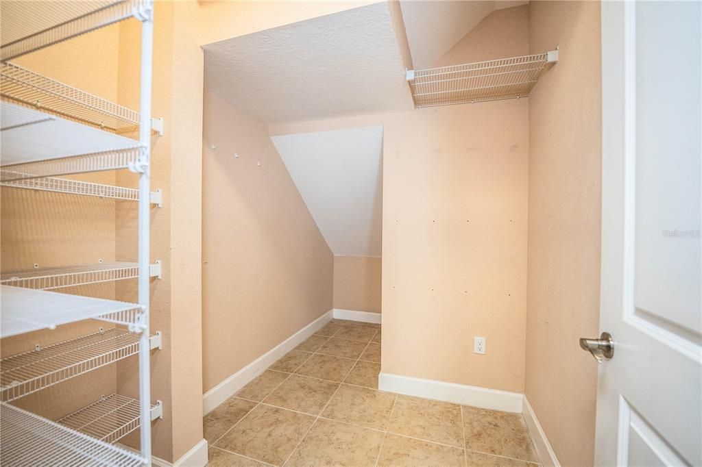 For Sale: $230,000 (3 beds, 2 baths, 1733 Square Feet)