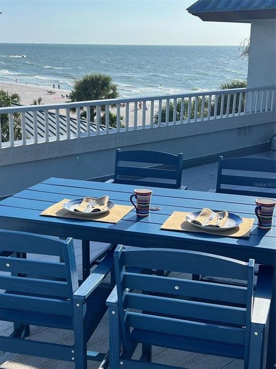 Active With Contract: $1,699,900 (3 beds, 3 baths, 2320 Square Feet)